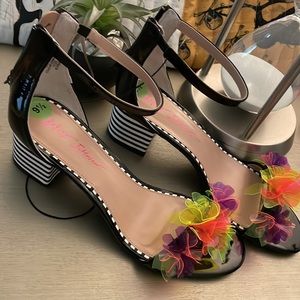 New BETSEY JOHNSON colorful stacked heel 9.5